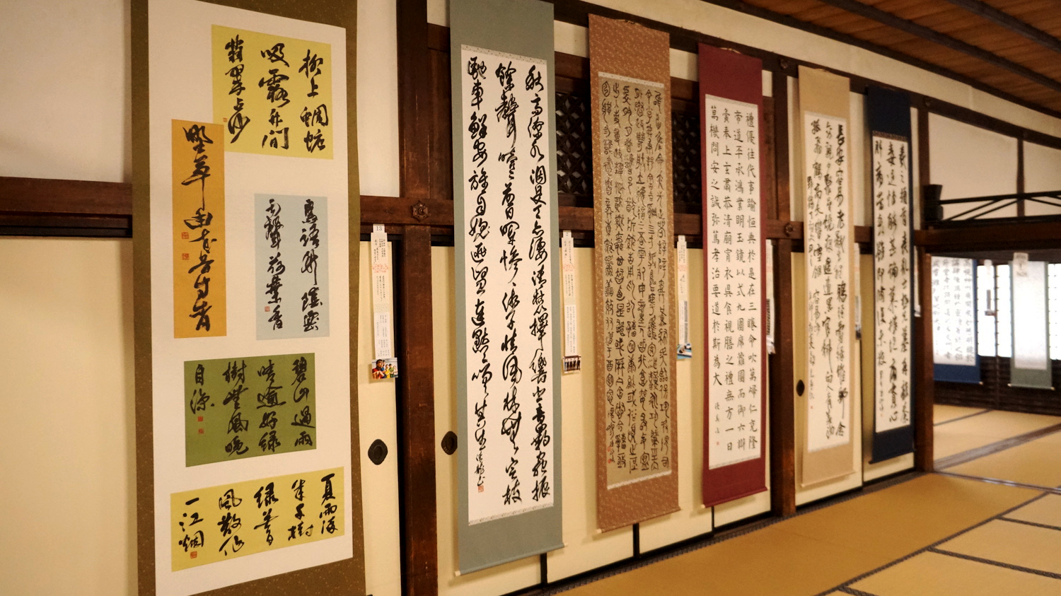 書展会場に展示された書作品
